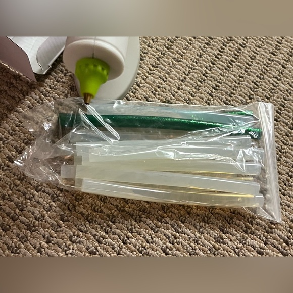 New EToolab 100W Hot Glue Gun with glue sticks & magnetic stand for crafts - Picture 3 of 3